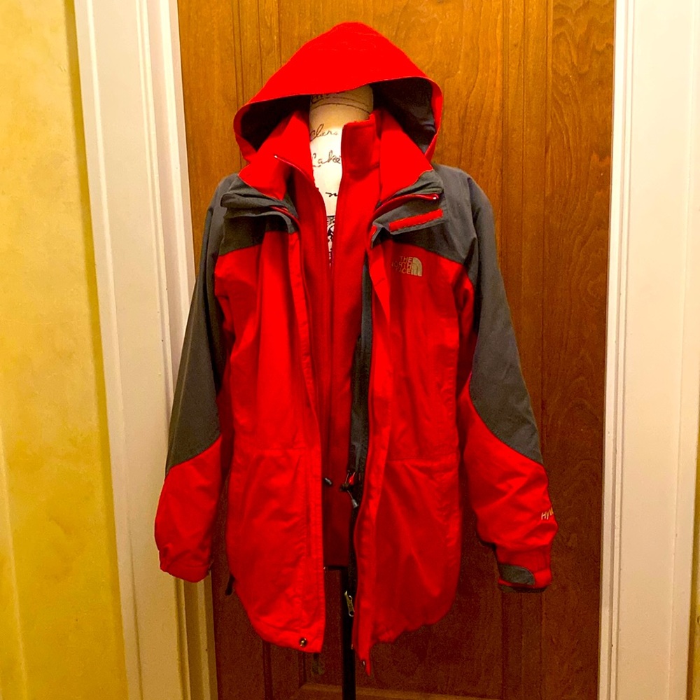 Boys North face Hyvent Approach ski jacket with zip out fleece liner. Size XL